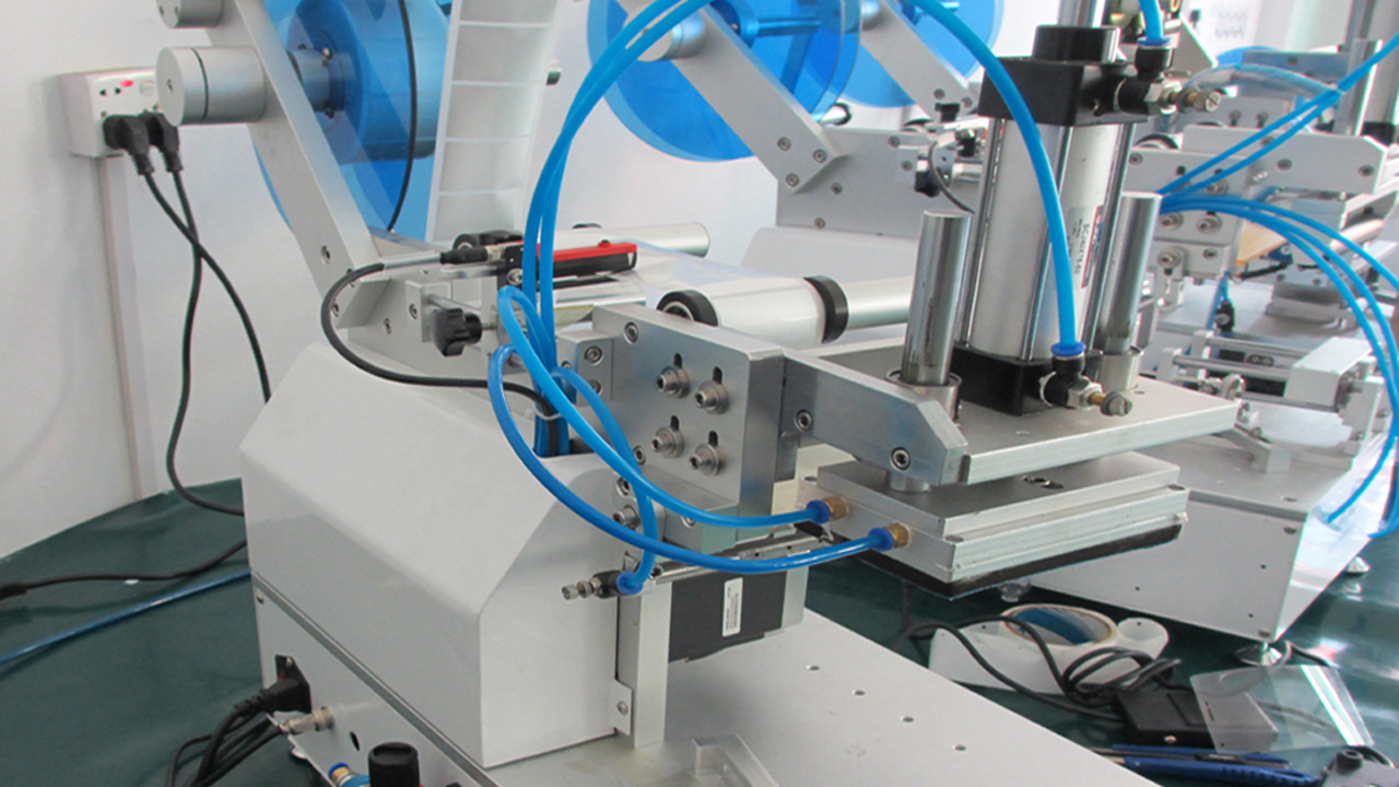 Spout ჩანთები პლასტიკური ჩანთა მარკირების მანქანა ნახევრად ავტომატური ბრტყელი ზედაპირისთვის