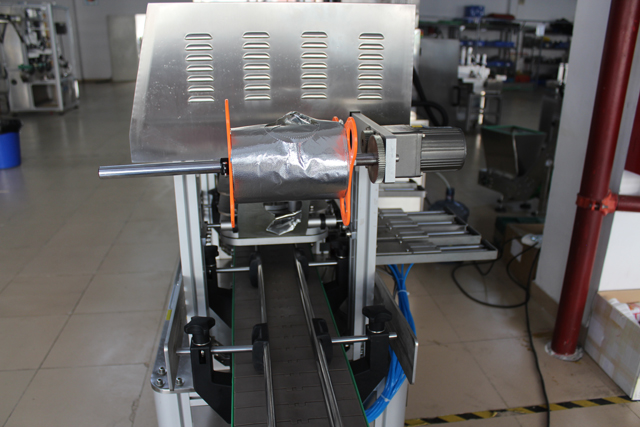 შუშის ქილების დალუქვის მანქანა (1).JPG