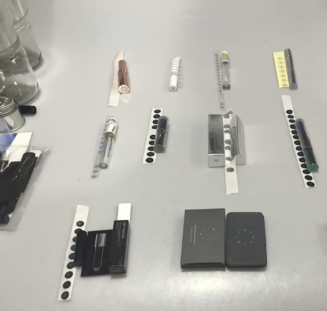 ეტიკეტები და პომადა კოსმეტიკური პროდუქტები.jpg