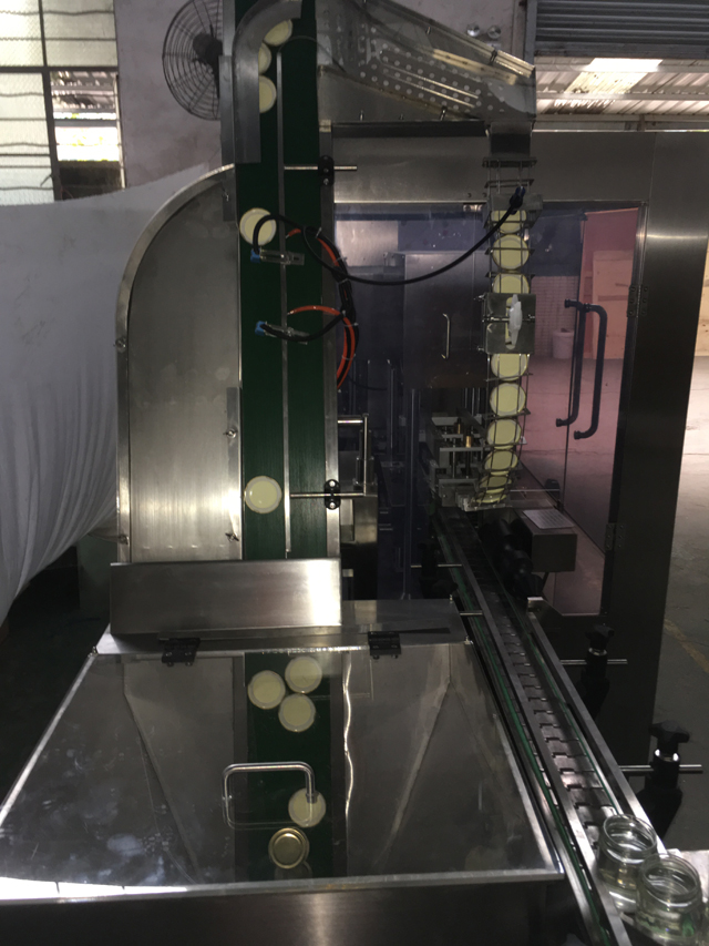 ქილების ვაკუუმური დალუქვის დაფარვის პროცესი.JPG