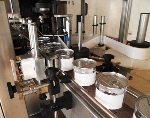 ქილების დალუქვის მანქანა ავტომატური.jpg