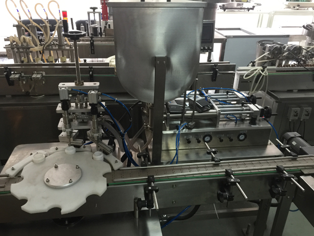 ორი ქილის შემავსებელი მანქანა.jpg