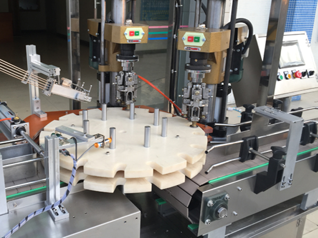 ორთავიანი ხრახნიანი capper.jpg