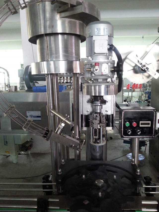 ბოთლების დასახურავი მანქანა.jpg