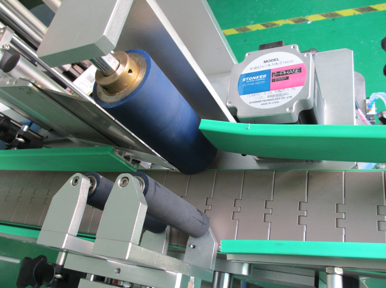 ეტიკეტირების მოწყობილობა ბოთლები PLC2.jpg