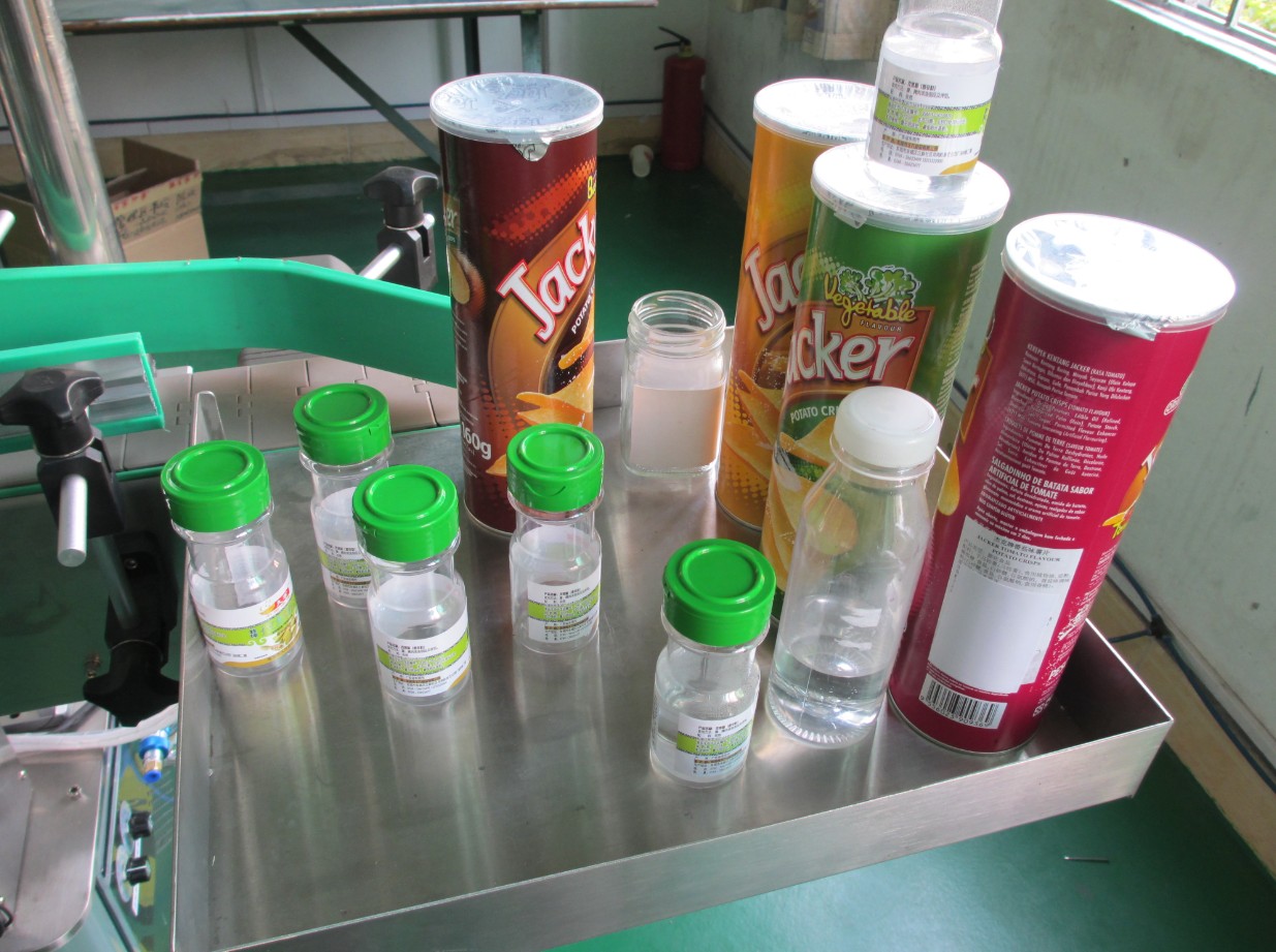 მრგვალი ქილების ეტიკეტირება ETIKETTIERMASCHINE.jpg