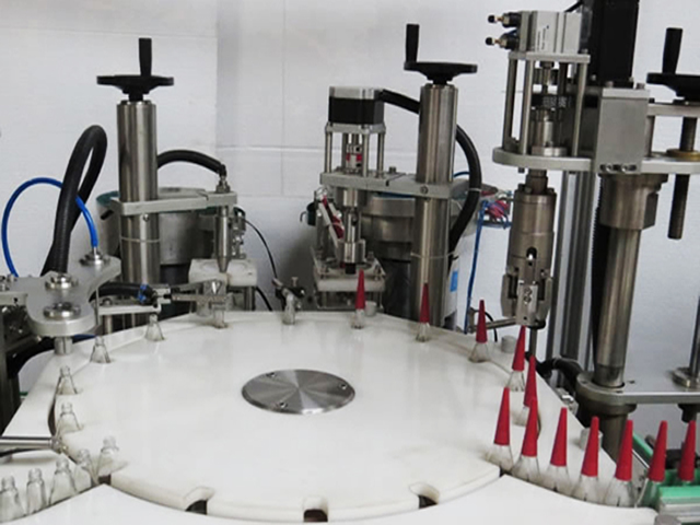 ფრჩხილის ლაქის შემავსებელი მბრუნავი საფარი.jpg