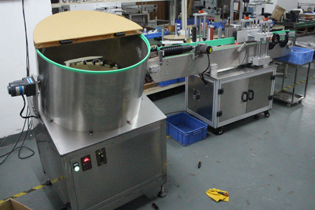 ბოთლები unscrambler feeding (3).jpg