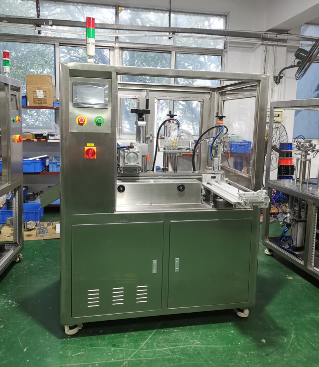 მანქანა შესანახ ავზში.jpg