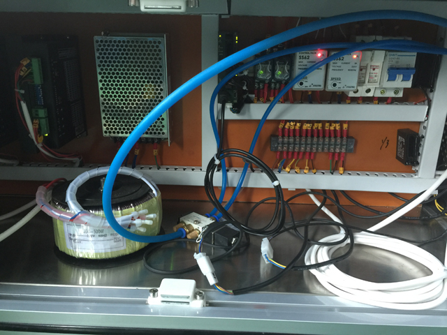 ელექტრო კომპონენტი ეტიკეტირების მანქანებისთვის.jpg