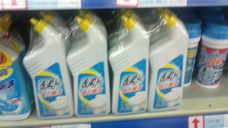 თხევადი სარეცხი საშუალებების ბოთლები შეფუთვა.jpg