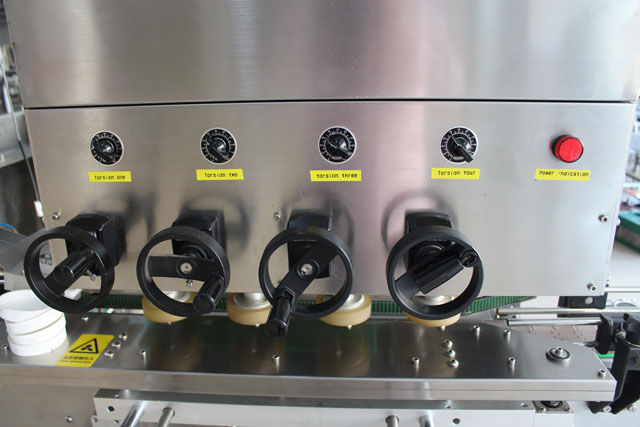 მაღალი სიჩქარის SCREW CAPPER.jpg