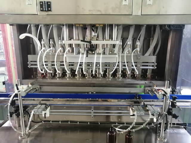 12 თავიანი შემავსებელი მანქანა შემრევი გამათბობლით (4).jpg