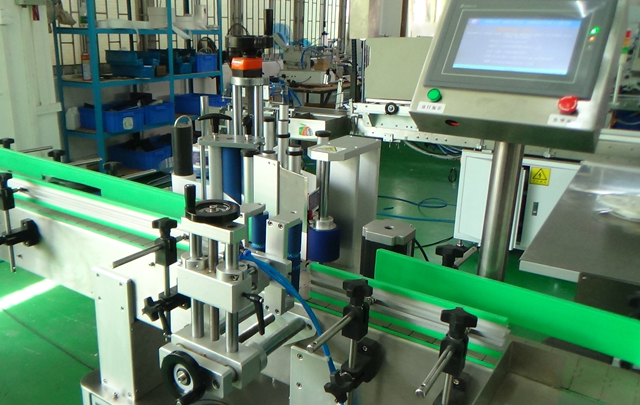 დახურეთ სურათი ეტიკეტირების მანქანა.jpg