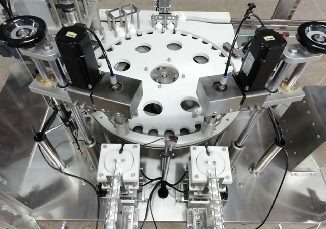 ბოთლები robot arm feeder.jpg