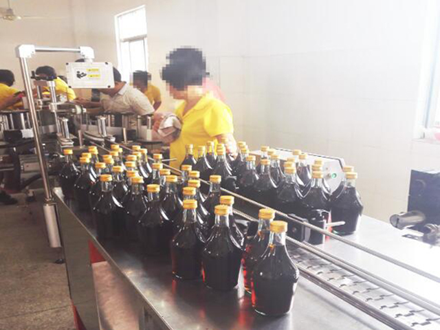 მანქანა მუშაობს factory.jpg