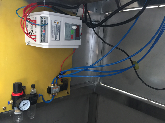 შიგნით ropp capping machinery.jpg