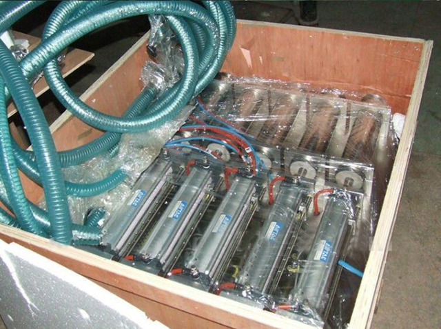 4 თავიანი შემავსებელი მანქანა ხის კორპუსში.jpg