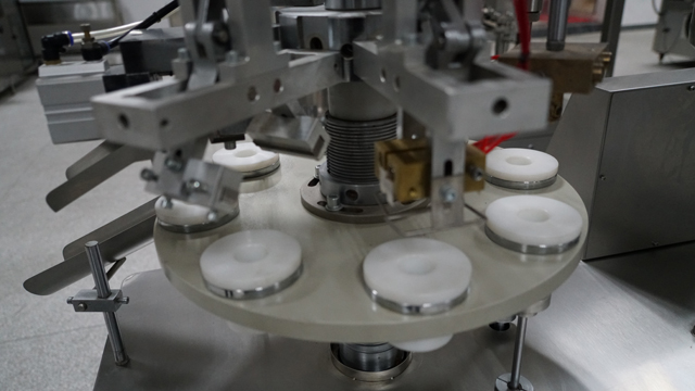 ნახევრად ავტომატური მილის შემავსებელი sealer line.jpg