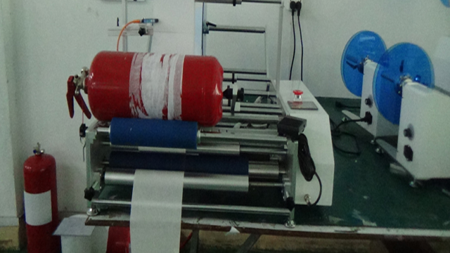 ეტიკეტირების მოწყობილობა ხანძარსაწინააღმდეგო პროდუქტებისთვის.