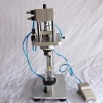 ნახევრად ავტომატური პნევმატური დესკტოპის პარფიუმერიის შუშის ბოთლების დაჭიმვის მანქანა