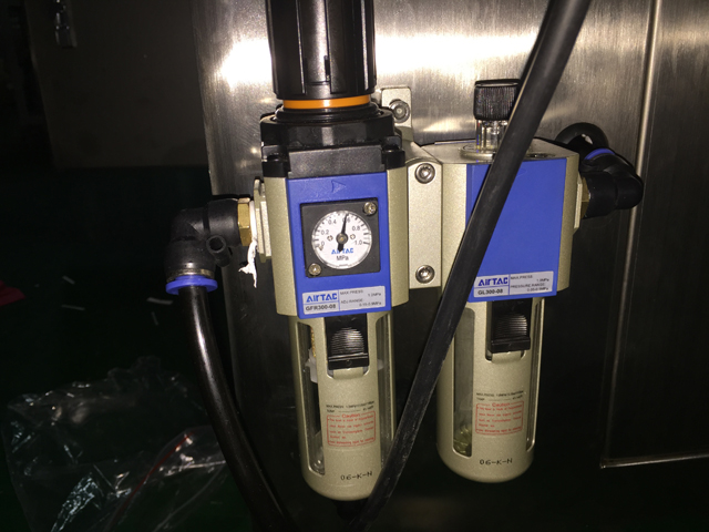 პნევმატური ნაწილი დალუქვის მანქანა.jpg