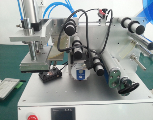 ბრტყელი ზედაპირის ეტიკეტირების მოწყობილობა (3).jpg