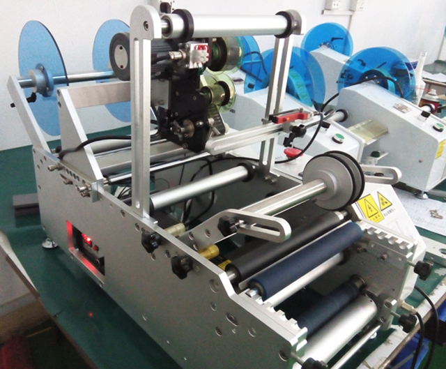 ეტიკეტირების მანქანა ნახევრად ავტომატური საინექციო ნემსისთვის.jpg