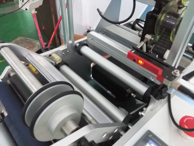 ერანისთვის ნახევრად ავტომატური მილების მარკირების მანქანა შპრიცით 