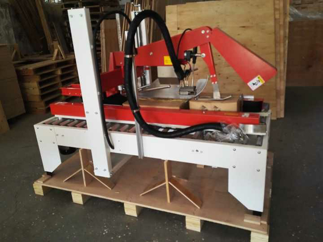 ცხელი დნობის წებოს მუყაოს დალუქვის მანქანა.jpg