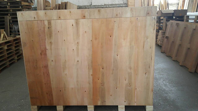 მუყაოს დალუქული ხის ყუთში.jpg