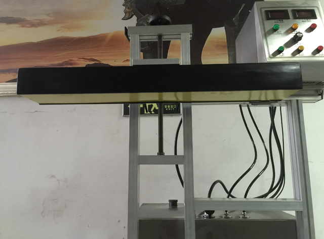 წყლის გაგრილების ინდუქციური დალუქვის მანქანა.jpg