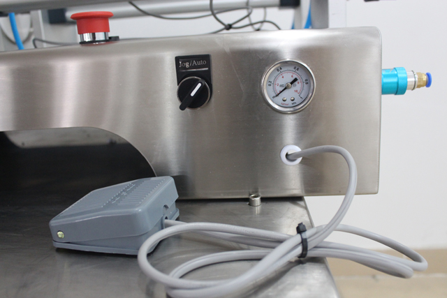 პნევმატური დგუშის ნაწილი შემავსებელი მანქანა.jpg