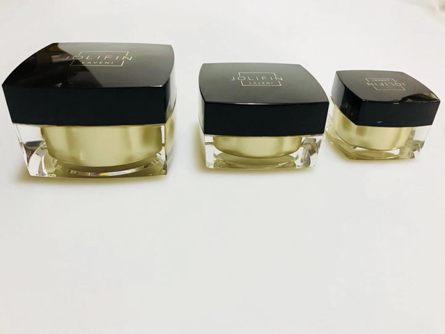 კვადრატული შავი ქილები კეფის დასახურავად